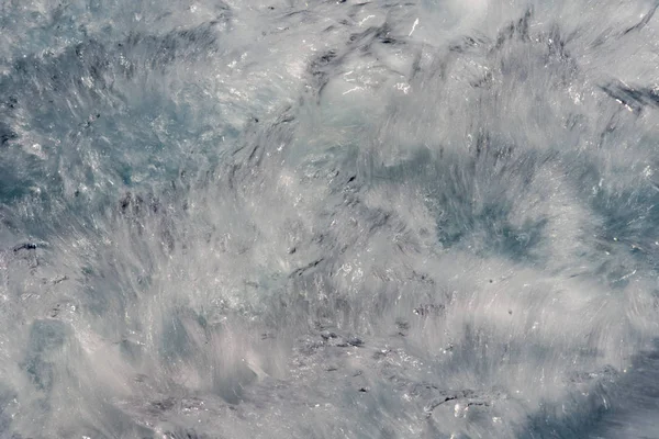 Движущее воздействие на текстуру фоновых волн синего океана — стоковое фото