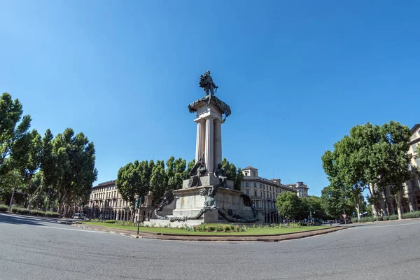 Estátua de turin vittorio emanuele II — Fotografia de Stock