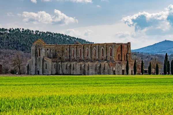 San Galgano Kirche ohne Dach in der Toskana — Stockfoto