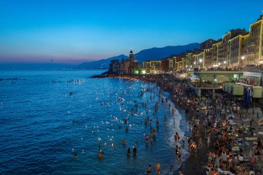 Camogli, İtalya - 6 Ağustos 2017 - Stella Maris geleneksel mum deniz kutlama