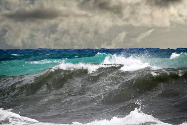 Tsunami tropical hurricane on the sea — Stock Photo, Image