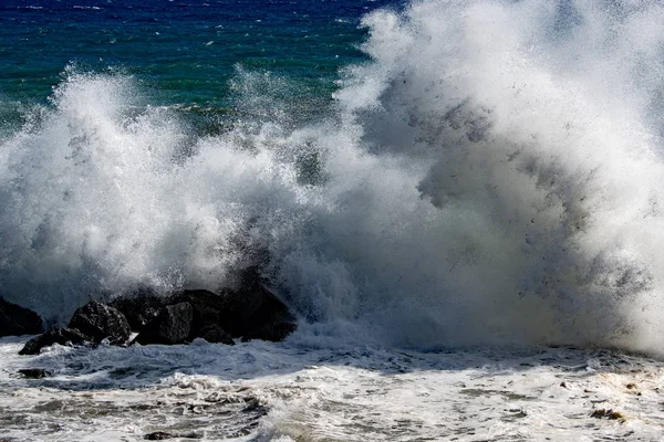 Tsunami tropikal kasırga denizde — Stok fotoğraf