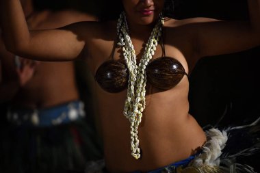 Polinezya dansçı hula hareket etkisi