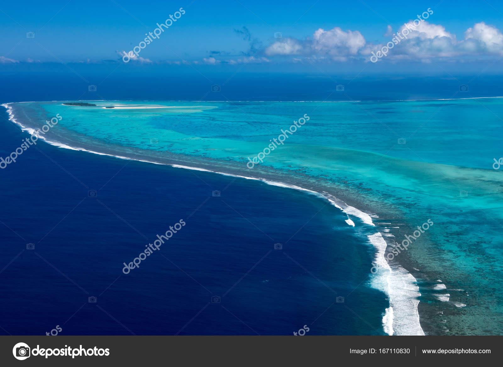 Aitutaki Polynesia Cook Island aerial view from airplane ⬇ Stock Photo