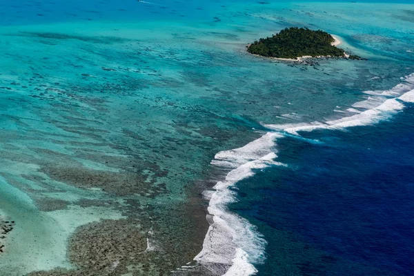 Aitutaki Polynesien Koch Insel Luftaufnahme aus dem Flugzeug — Stockfoto