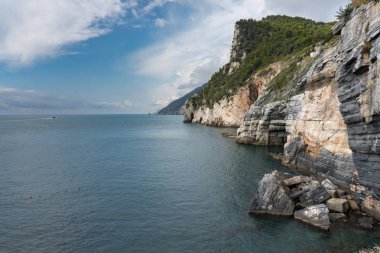Portovenere kayalıklarla görünümü panorama 