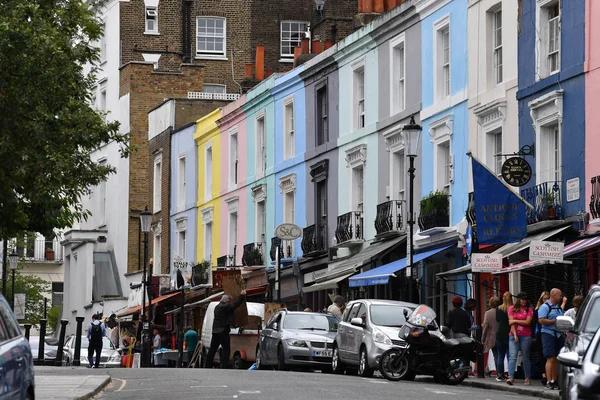 LONDON, ENGLAND - JULY 15 2017 - portobello road london street colorful marketplace — Stock Photo, Image