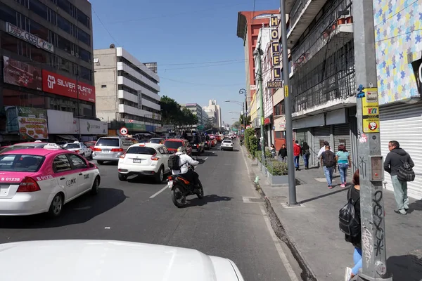 CIUDAD DE MÉXICO, MÉXICO - 5 DE NOVIEMBRE DE 2017 - Tráfico congestionado de capitales de las metrópolis mexicanas —  Fotos de Stock