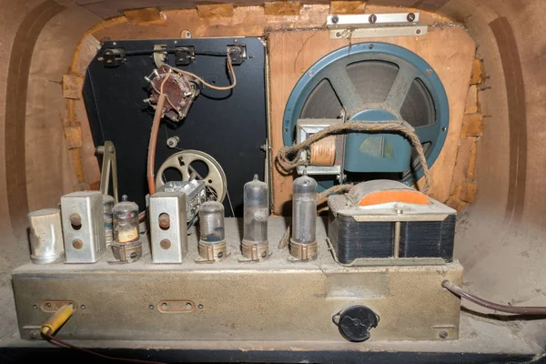 Staré rádio vnitřní pohled na ventil — Stock fotografie