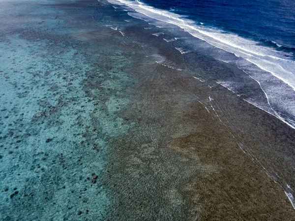 Місті Muri пляжу острова Кука Полінезії пташиного польоту тропічний рай — стокове фото