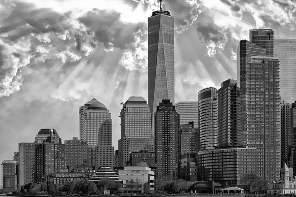 Nascer do sol nova york manhattan cityscape em b & w — Fotografia de Stock