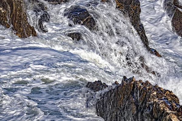 Espuma del mar costero tempestad tempestad gran ola — Foto de Stock