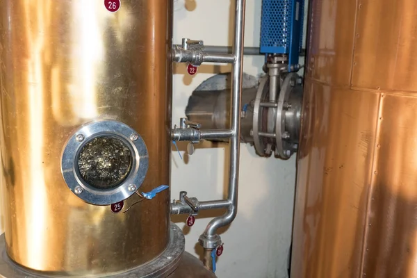 Copper still alembic inside distillery — Stock Photo, Image