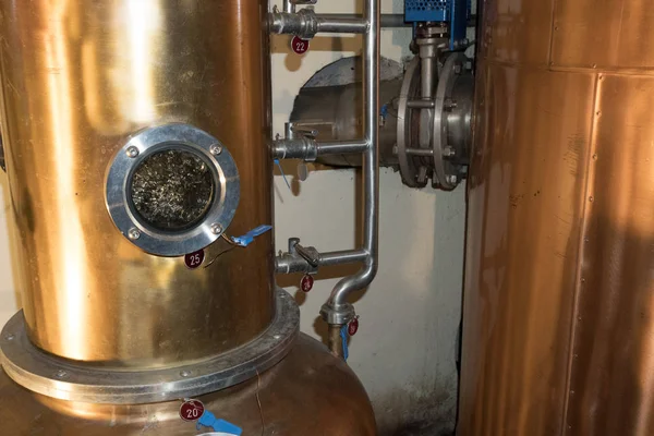 Copper still alembic inside distillery — Stock Photo, Image