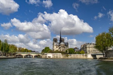 Notre dame paris seine Nehri üzerinden