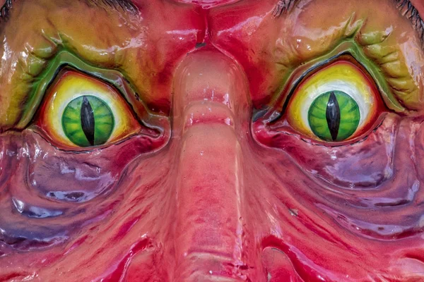 devile gözleri detay