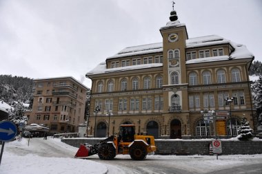 St Moritz, İsviçre - 30 Aralık 2017 - lüks kasaba turist, yılbaşı için kalabalık 