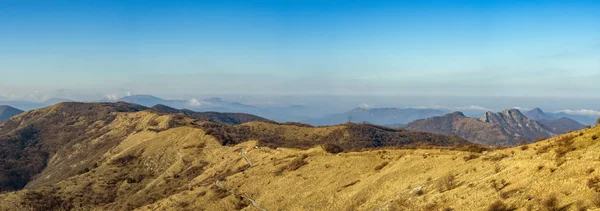 Antola 公园山风景在冬天 — 图库照片