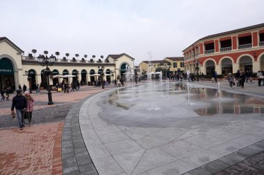 Serravalle Scrivia, İtalya - 15 Ocak 2018 - kış outled Tasarımcısı satışında başlıyor