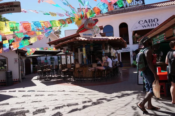 Cabo San Lucas, Meksyk - 25 stycznia 2018 - Pacific coast miasto jest zatłoczonych turystycznych — Zdjęcie stockowe