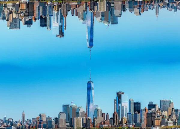 Nueva York Manhattan bajo la futurista ciudad espacial — Foto de Stock