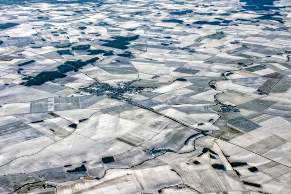 Gekweekte velden vallende sneeuw luchtfoto panorama — Stockfoto