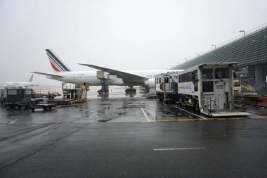 Paris, Fransa - 19 Mart 2018 - paris Havaalanı tarafından kar kaplı
