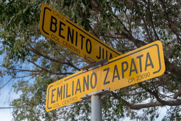 Meksykański drogi ulicy podpisania juarez zapata — Zdjęcie stockowe