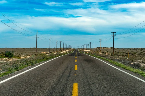 Baja kalifornien landschaft endlos gerade panoramastraße — Stockfoto