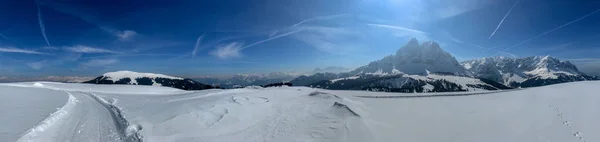 Dolomiterna panorama landskap i snö vintertid — Stockfoto