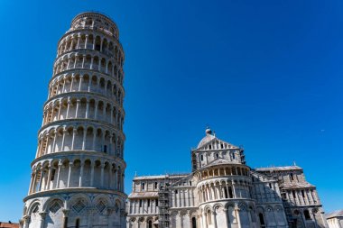 Pisa leaning tower ve kubbe 