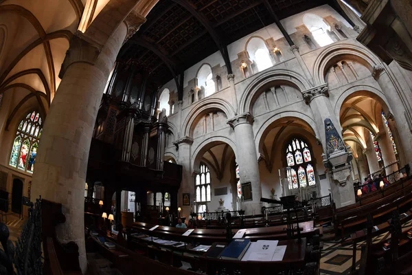 牛津, 英国-2017年7月15日-在大学城的游客基督教会 — 图库照片