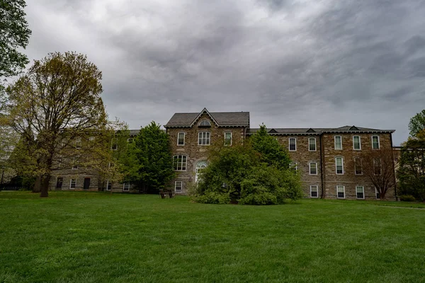 Swarthmore коледжу університету старих будівель — стокове фото