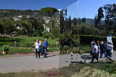 Genoa, İtalya - 27 Nisan 2017 - Euroflora dönmek için Cenova Nervi parklar benzersiz senaryoda 