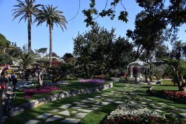 Genoa, İtalya - 27 Nisan 2017 - Euroflora dönmek için Cenova Nervi parklar benzersiz senaryoda 