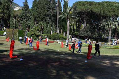 Genoa, İtalya - 27 Nisan 2017 - Euroflora dönmek için Cenova Nervi parklar benzersiz senaryoda 