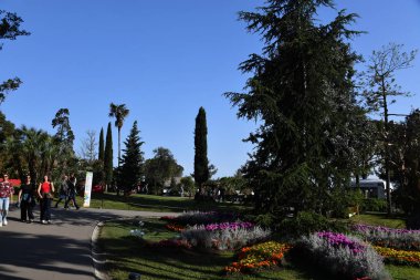 Genoa, İtalya - 27 Nisan 2017 - Euroflora dönmek için Cenova Nervi parklar benzersiz senaryoda 