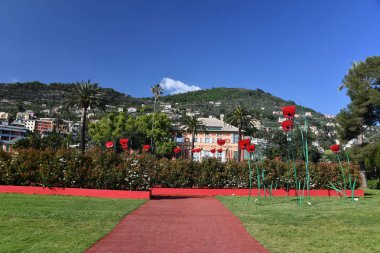 Genoa, İtalya - 27 Nisan 2017 - Euroflora dönmek için Cenova Nervi parklar benzersiz senaryoda 