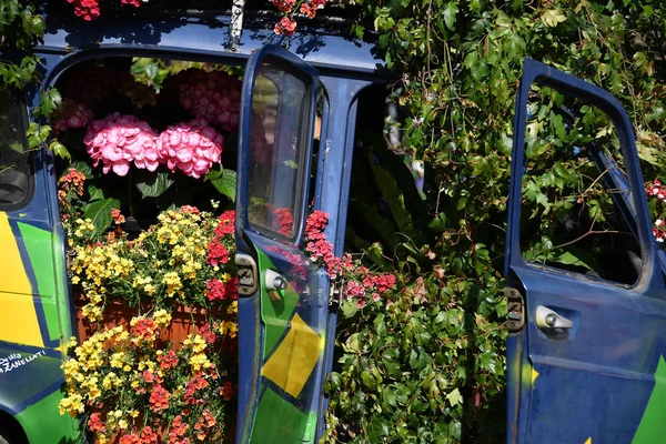 GENOA, ITALIA - 27 APRILIE 2017 - Euroflora se întoarce la Genova în scenariul unic al parcurilor Nervi — Fotografie, imagine de stoc