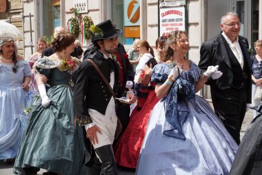 Genoa, İtalya - 5 Mayıs 2018 - 19 yüzyıl elbise geçit Euroflora sergi için Nervi benzersiz senaryoda 