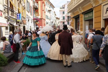 Genoa, İtalya - 5 Mayıs 2018 - 19 yüzyıl elbise geçit Euroflora sergi için Nervi benzersiz senaryoda 