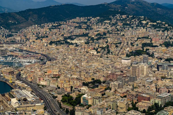 Genoa cidade velha porto vista aérea — Fotografia de Stock