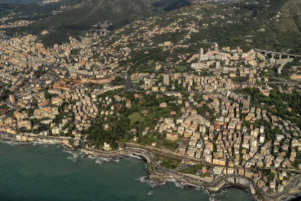 Genoa itália velha pelo mar cidade porto vista aérea — Fotografia de Stock