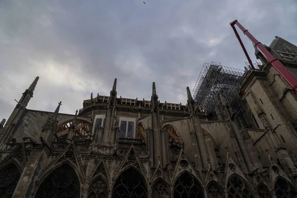 Notre dame paris em restauração — Fotografia de Stock