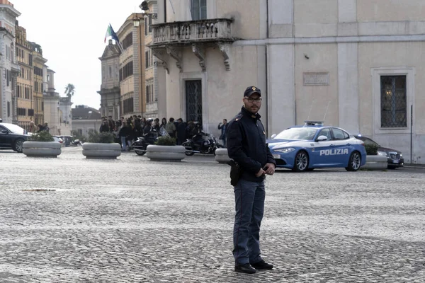 ROMA, ITALIA. 22 DE NOVIEMBRE DE 2019 - El presidente Sergio Mattarella llega al edificio Quirinale — Foto de Stock