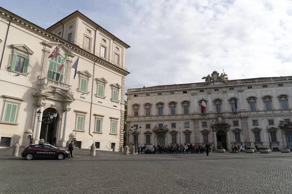 ROMA, ITALIA. 22 DE NOVIEMBRE DE 2019 - El presidente Sergio Mattarella llega al edificio Quirinale — Foto de Stock