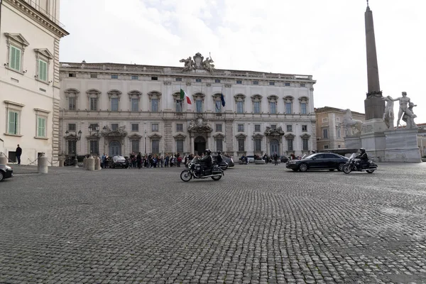 罗马，意大利。 2019年11月22日-总统Sergio Mattarella抵达Quirinale Building — 图库照片