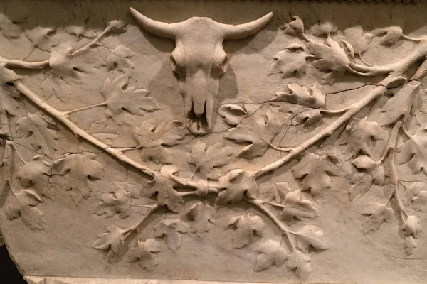 Basrelief auf Sarkophag im Diokletian-Bad in Rom — Stockfoto