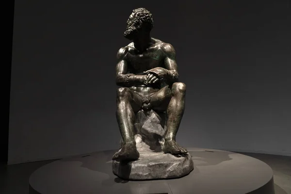 Boxeador pugilista griego estatua de cobre en Roma — Foto de Stock