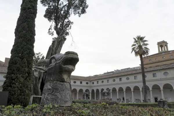 Bath of Diocletian in Rome michelangelo cloister giant animal statue — Stock Photo, Image